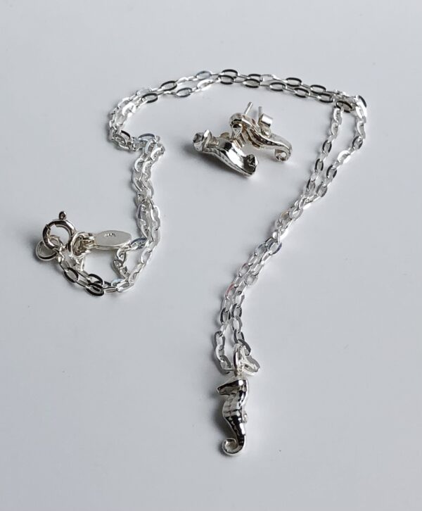 Tiny Seahorse Pendant - Image 4